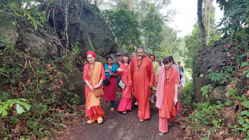 Самадхи Свами Брахмананды, холм Тигра (сентябрь 2022)